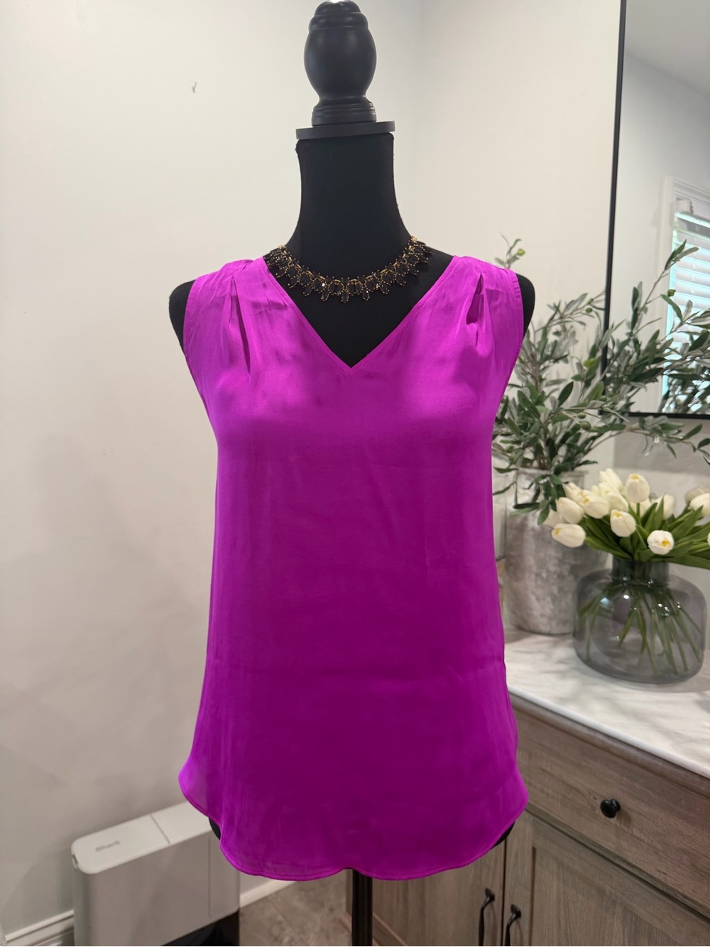 Banana Republic Sleeveless V-Neck Shell Top in Fuchsia